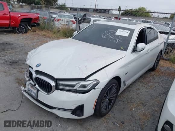 2023 BMW 5 Series 530e с VIN WBA13AG02PCN16602, выставлен на аукционе IAAI как лот 42394701 с пробегом Не указан миль и . История ставок и продаж доступна на DreamBid. Изображение 2.