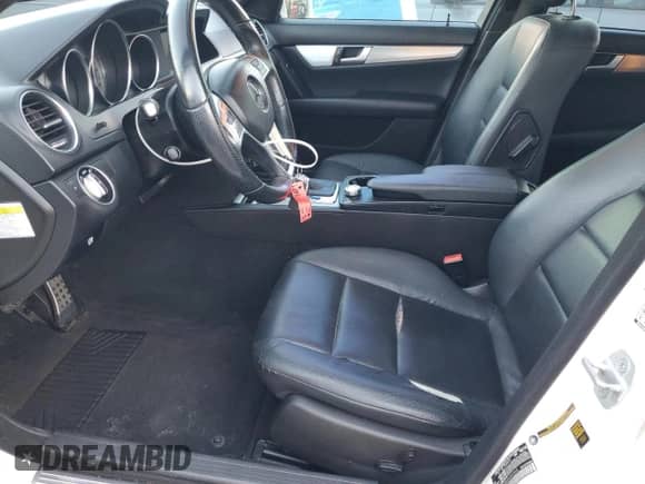 2014 Mercedes-Benz C 250 Sport z VIN WDDGF4HB6EA952910, wystawiony jako Copart lot #86221235 z przebiegiem 113 771 mil mil oraz Szkoda całkowita • Salvage title. Historia ofert i sprzedaży dostępna na DreamBid. Obrazek 7.