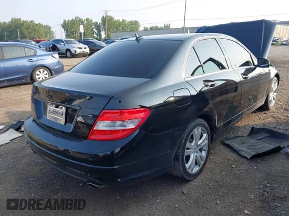 2010 Mercedes-Benz C 300 Sport с VIN WDDGF5EB1AR119649, выставлен на аукционе IAAI как лот 42941029 с пробегом 94 708 миль миль и . История ставок и продаж доступна на DreamBid. Изображение 4.