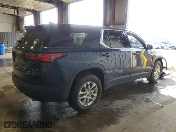 2022 Chevrolet Traverse LS z VIN 1GNERFKWXNJ138301, wystawiony jako Copart lot #59887205 z przebiegiem Nie podano mil oraz Szkoda całkowita • Salvage title. Historia ofert i sprzedaży dostępna na DreamBid. Obrazek 3.