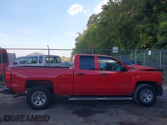 2014 Chevrolet Silverado 1500 Work Truck z VIN 1GCRCPEH1EZ128367, wystawiony jako IAAI lot #43351569 z przebiegiem 218 021 mil mil oraz . Historia ofert i sprzedaży dostępna na DreamBid. Obrazek 14.