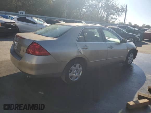 2007 Honda Accord LX z VIN 1HGCM56447A147551, wystawiony jako Copart lot #85527245 z przebiegiem 187 219 mil mil oraz Czysty tytuł • Clean title. Historia ofert i sprzedaży dostępna na DreamBid. Obrazek 3.