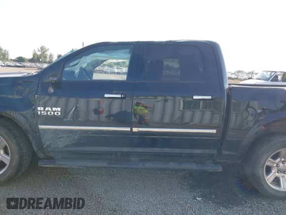 2015 Ram 1500 Laramie Longhorn с VIN 1C6RR7PM7FS548337, выставлен на аукционе IAAI как лот 40021180 с пробегом 123 684 миль миль и . История ставок и продаж доступна на DreamBid. Изображение 14.