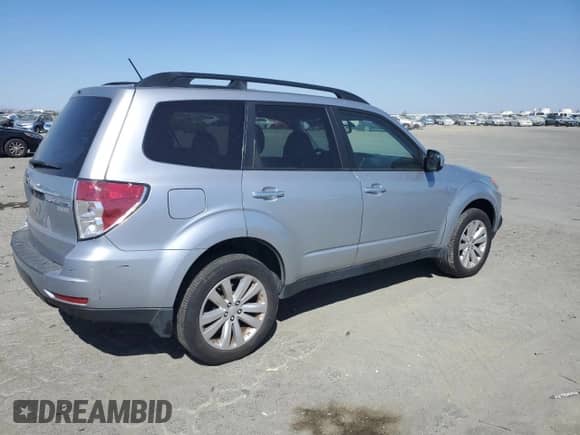 2013 Subaru Forester X Premium z VIN JF2SHADC8DH421176, wystawiony jako Copart lot #81766085 z przebiegiem 119 778 mil mil oraz Szkoda całkowita • Salvage title. Historia ofert i sprzedaży dostępna na DreamBid. Obrazek 3.