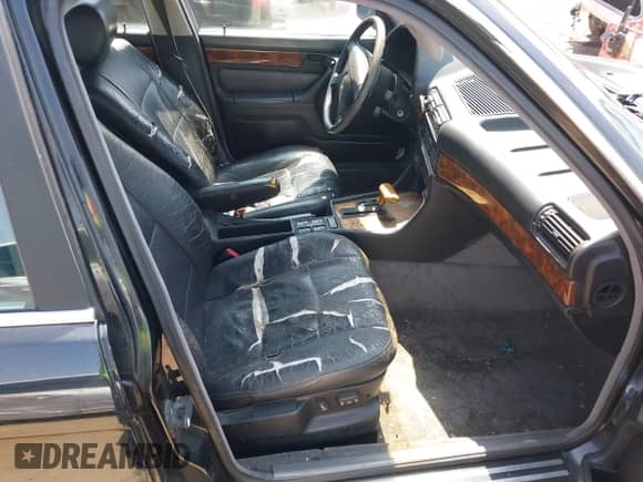 1990 BMW 7 Series с VIN WBAGB4316LDB63866, выставлен на аукционе IAAI как лот 42625032 с пробегом Не указан миль и . История ставок и продаж доступна на DreamBid. Изображение 5.