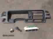 1998 Chevrolet Silverado 1500 z VIN 1GCEK19R9WE194708, wystawiony jako IAAI lot #42548241 z przebiegiem 197 471 mil mil oraz . Historia ofert i sprzedaży dostępna na DreamBid. Obrazek 12.