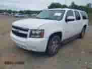 2010 Chevrolet Suburban LT z VIN 1GNUCJE01AR199247, wystawiony jako IAAI lot #42365497 z przebiegiem 289 944 mil mil oraz . Historia ofert i sprzedaży dostępna na DreamBid. Obrazek 2.