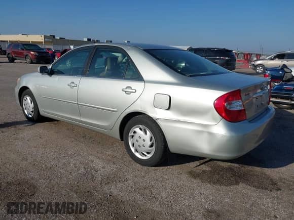 2003 Toyota Camry LE z VIN JTDBE32K530181563, wystawiony jako IAAI lot #43301863 z przebiegiem 360 665 mil mil oraz . Historia ofert i sprzedaży dostępna na DreamBid. Obrazek 3.