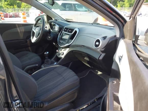 2019 Chevrolet Sonic LT с VIN 1G1JC5SB9K4129561, выставлен на аукционе IAAI как лот 42528667 с пробегом 94 260 миль миль и . История ставок и продаж доступна на DreamBid. Изображение 5.