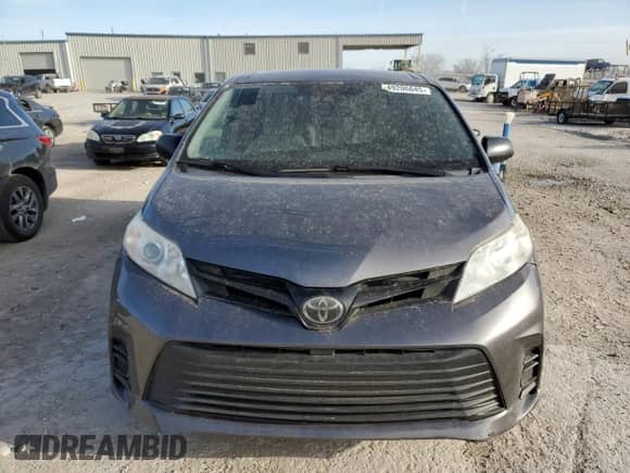 2018 Toyota Sienna L with VIN 5TDZZ3DCXJS931025, listed as a Copart auction lot 49206645 with 141,125 mi miles and Clean title. Bid and sale history available at DreamBid. Image 5.