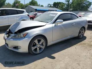 2012 Lexus IS 250 C z VIN JTHFF2C28C2523629, wystawiony jako Copart lot #56779045 z przebiegiem 109 626 mil mil oraz Szkoda całkowita • Salvage title. Historia ofert i sprzedaży dostępna na DreamBid. Obrazek 1.