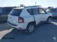 2016 Jeep Compass Latitude z VIN 1C4NJCEB0GD709965, wystawiony jako IAAI lot #41857072 z przebiegiem 81 414 mil mil oraz . Historia ofert i sprzedaży dostępna na DreamBid. Obrazek 4.