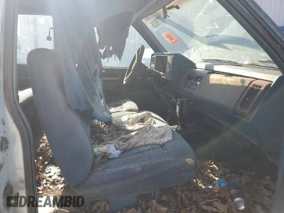1989 Chevrolet Silverado 2500 с VIN 2GCFK29K5K1242116, выставлен на аукционе Copart как лот 67758535 с пробегом 234 825 миль миль и Чистый • Clean title. История ставок и продаж доступна на DreamBid. Изображение 7.