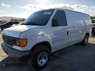 2003 Ford Econoline Cargo с VIN 1FTRE14213HB16422, выставлен на аукционе Copart как лот 44203415 с пробегом 87 658 миль миль и Списание • Salvage title. История ставок и продаж доступна на DreamBid. Изображение 1.