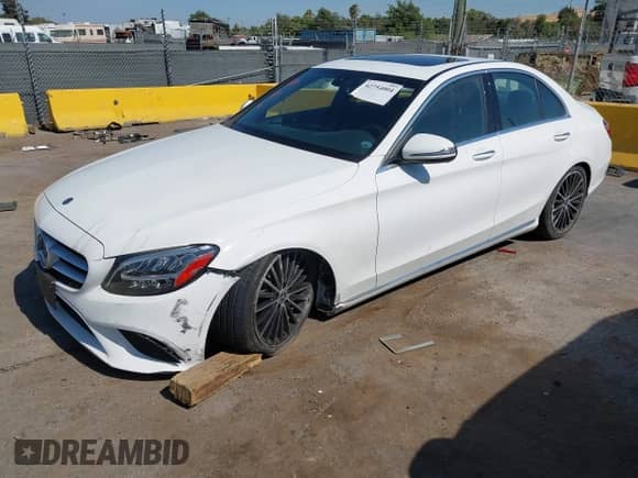 2019 Mercedes-Benz C 300 с VIN 55SWF8DB6KU287656, выставлен на аукционе IAAI как лот 42754004 с пробегом 66 579 миль миль и . История ставок и продаж доступна на DreamBid. Изображение 17.