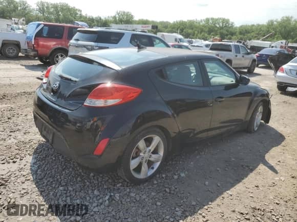 2012 Hyundai Veloster w/Red Int z VIN KMHTC6AD9CU074292, wystawiony jako Copart lot #56371095 z przebiegiem Nie podano mil oraz Czysty tytuł • Clean title. Historia ofert i sprzedaży dostępna na DreamBid. Obrazek 3.