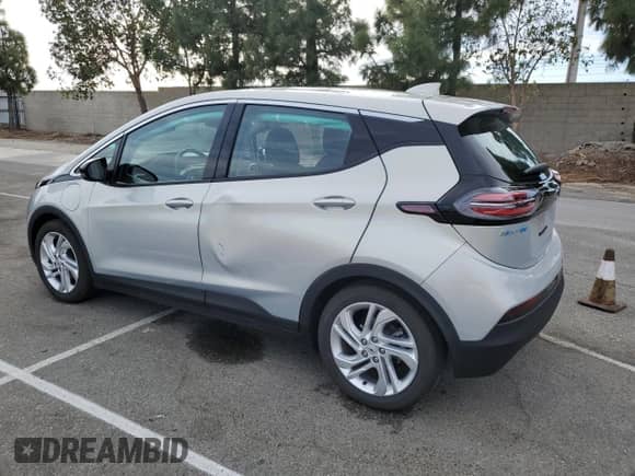 2023 Chevrolet Bolt EV 1LT z VIN 1G1FW6S08P4140575, wystawiony jako Copart lot #76200533 z przebiegiem 7 164 mil mil oraz . Historia ofert i sprzedaży dostępna na DreamBid. Obrazek 2.
