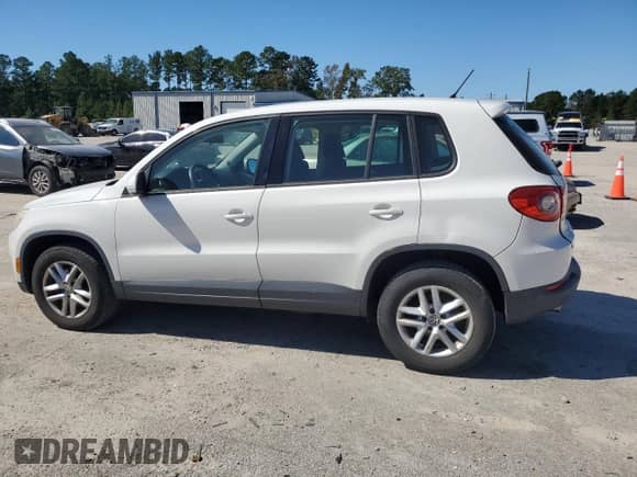 2011 Volkswagen Tiguan S с VIN WVGAV7AX8BW525930, выставлен на аукционе Copart как лот 87177385 с пробегом 151 196 миль миль и Списание • Salvage title. История ставок и продаж доступна на DreamBid. Изображение 2.