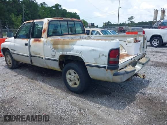 1996 Dodge 1500 с VIN 3B7HC13Z1TM159038, выставлен на аукционе IAAI как лот 42650648 с пробегом 138 197 миль миль и . История ставок и продаж доступна на DreamBid. Изображение 3.