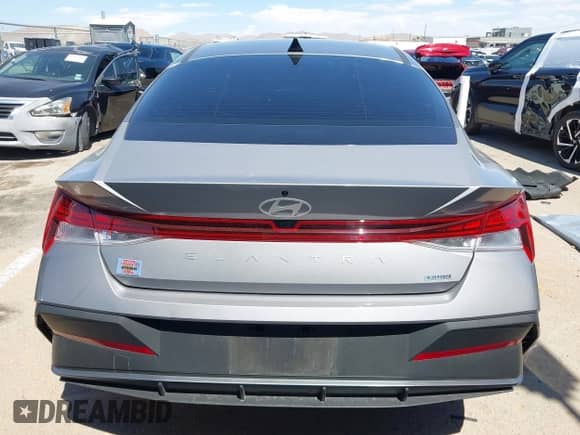 2025 Hyundai Elantra SEL Sport z VIN KMHLM4DJ2SU143499, wystawiony jako IAAI lot #42857454 z przebiegiem 8 624 mil mil oraz . Historia ofert i sprzedaży dostępna na DreamBid. Obrazek 17.