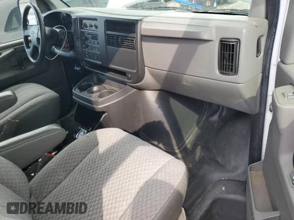2006 Chevrolet Express Passenger with VIN 1GAHG35U761194114, listed as a Copart auction lot 55985195 with 110,432 mi miles and Salvage title. Bid and sale history available at DreamBid. Image 8.