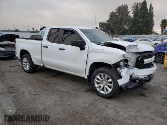 2021 Chevrolet Silverado 1500 Custom with VIN 1GCRWBEH9MZ122437, listed as a Copart auction lot 86158574 with 31,865 mi miles and Salvage title. Bid and sale history available at DreamBid. Image 4.