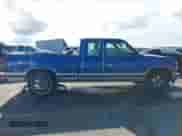 1997 Chevrolet Silverado 1500 z VIN 2GCEC19R8V1144394, wystawiony jako IAAI lot #43391480 z przebiegiem 372 160 mil mil oraz . Historia ofert i sprzedaży dostępna na DreamBid. Obrazek 13.