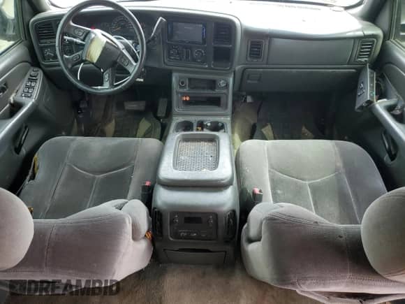 2005 GMC Sierra 1500 SLT z VIN 2GTEK13T551400143, wystawiony jako Copart lot #56217355 z przebiegiem 271 843 mil mil oraz Szkoda całkowita • Salvage title. Historia ofert i sprzedaży dostępna na DreamBid. Obrazek 8.