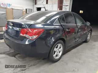 2014 Chevrolet Cruze LTZ z VIN 1G1PG5SB2E7113462, wystawiony jako IAAI lot #43412951 z przebiegiem 133 666 mil mil oraz . Historia ofert i sprzedaży dostępna na DreamBid. Obrazek 4.