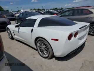 2012 Chevrolet Corvette 3LT с VIN 1G1YG2DW0C5100074, выставлен на аукционе Copart как лот 62068465 с пробегом 41 925 миль миль и Списание • Salvage title. История ставок и продаж доступна на DreamBid. Изображение 2.