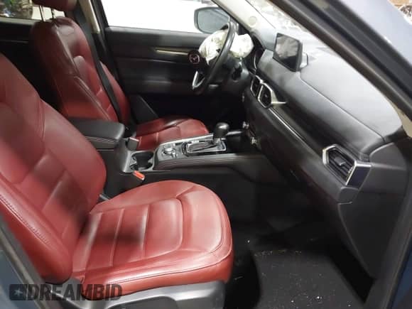 2022 Mazda CX-5 S Preferred z VIN JM3KFBCM1N0551165, wystawiony jako IAAI lot #42277023 z przebiegiem 34 115 mil mil oraz . Historia ofert i sprzedaży dostępna na DreamBid. Obrazek 5.