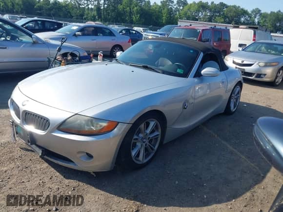 2003 BMW Z4 3.0i with VIN 4USBT53493LU03726, listed as a IAAI auction lot 42576323 with 128,274 mi miles and . Bid and sale history available at DreamBid. Image 2.