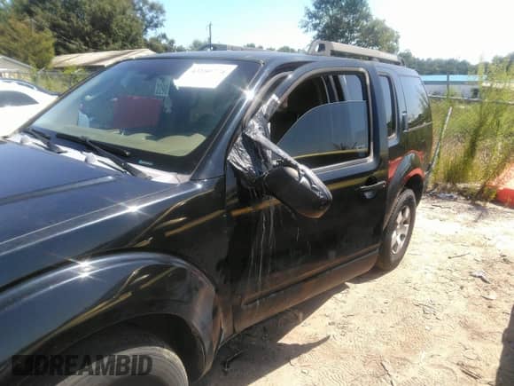 2005 Nissan Pathfinder LE z VIN 5N1AR18U25C761718, wystawiony jako IAAI lot #43180774 z przebiegiem 487 476 mil mil oraz . Historia ofert i sprzedaży dostępna na DreamBid. Obrazek 6.