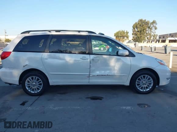2010 Toyota Sienna XLE с VIN 5TDDK4CC3AS032755, выставлен на аукционе IAAI как лот 41349729 с пробегом 187 874 миль миль и . История ставок и продаж доступна на DreamBid. Изображение 13.