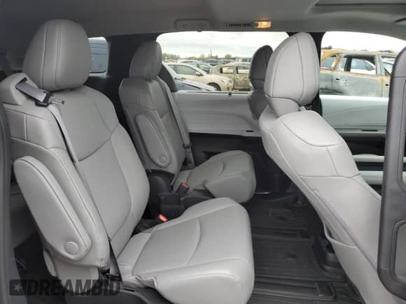 2025 Toyota Sienna XLE z VIN 5TDJSKFC4SS165299, wystawiony jako Copart lot #82189675 z przebiegiem 29 765 mil mil oraz Szkoda całkowita • Salvage title. Historia ofert i sprzedaży dostępna na DreamBid. Obrazek 11.