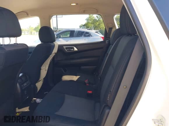 2018 Nissan Pathfinder Platinum with VIN 5N1DR2MM8JC661481, listed as a IAAI auction lot 42651882 with 83,591 mi miles and . Bid and sale history available at DreamBid. Image 8.