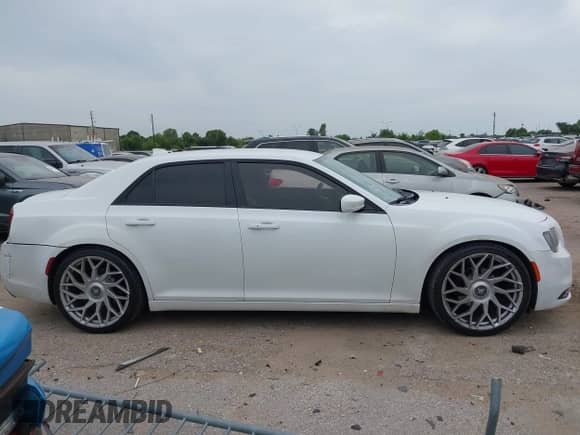 2017 Chrysler 300 S с VIN 2C3CCABG6HH616172, выставлен на аукционе IAAI как лот 42876757 с пробегом 182 608 миль миль и . История ставок и продаж доступна на DreamBid. Изображение 13.
