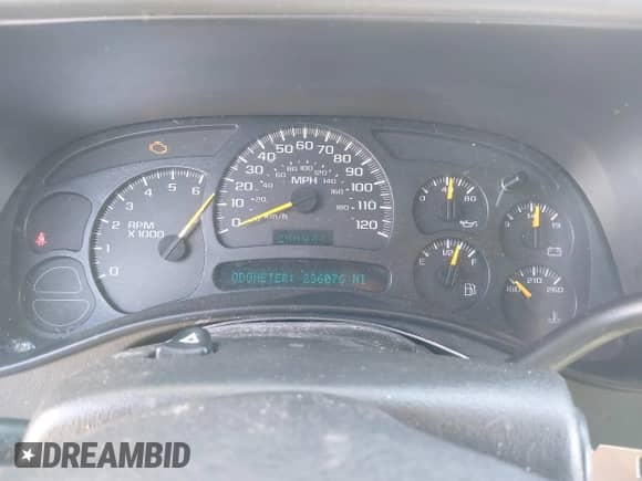2004 Chevrolet Silverado 1500 LS с VIN 2GCEC19TX41341593, выставлен на аукционе IAAI как лот 42887375 с пробегом 236 076 миль миль и . История ставок и продаж доступна на DreamBid. Изображение 7.
