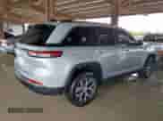 2023 Jeep Grand Cherokee Limited z VIN 1C4RJGBG1P8902983, wystawiony jako Copart lot #63792305 z przebiegiem 35 288 mil mil oraz Szkoda całkowita • Salvage title. Historia ofert i sprzedaży dostępna na DreamBid. Obrazek 3.