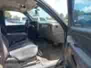 2006 GMC Sierra 1500 SL z VIN 2GTEC13V961297714, wystawiony jako IAAI lot #42718174 z przebiegiem 239 103 mil mil oraz . Historia ofert i sprzedaży dostępna na DreamBid. Obrazek 5.