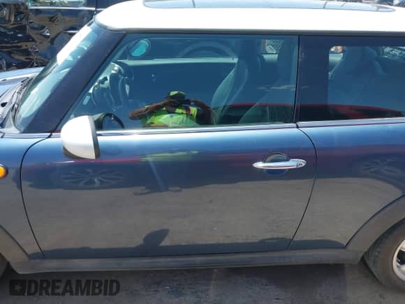 2009 MINI Hardtop with VIN WMWMF33509TW78295, listed as a IAAI auction lot 42293731 with 105,109 mi miles and . Bid and sale history available at DreamBid. Image 14.