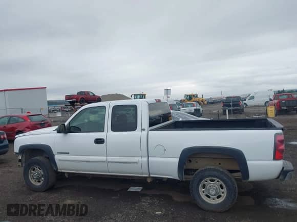 2003 Chevrolet Silverado 2500HD LT z VIN 1GCHK29U23E116984, wystawiony jako IAAI lot #43217859 z przebiegiem 265 239 mil mil oraz . Historia ofert i sprzedaży dostępna na DreamBid. Obrazek 15.