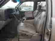 2004 Chevrolet Suburban Z71 z VIN 3GNFK16Z84G169384, wystawiony jako Copart lot #76400574 z przebiegiem 298 885 mil mil oraz Czysty tytuł • Clean title. Historia ofert i sprzedaży dostępna na DreamBid. Obrazek 7.