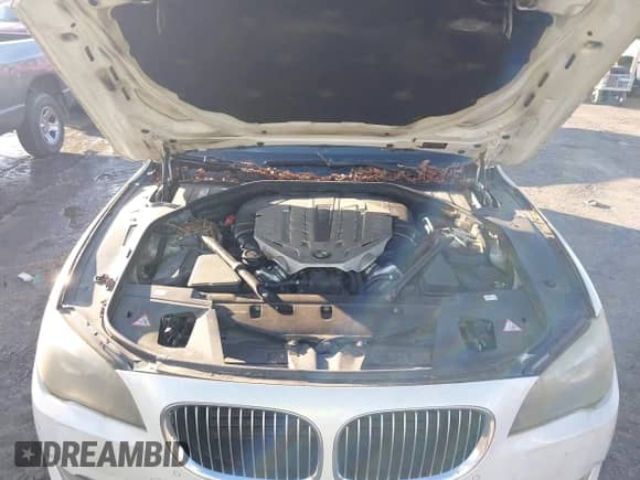 2010 BMW 7 Series 750i xDrive z VIN WBAKC6C52AC393670, wystawiony jako IAAI lot #41246450 z przebiegiem 154 835 mil mil oraz . Historia ofert i sprzedaży dostępna na DreamBid. Obrazek 10.