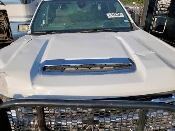 2020 Chevrolet Silverado 2500HD LTZ z VIN 1GC4YPEY5LF219250, wystawiony jako Copart lot #72065755 z przebiegiem Nie podano mil oraz Szkoda całkowita • Salvage title. Historia ofert i sprzedaży dostępna na DreamBid. Obrazek 11.