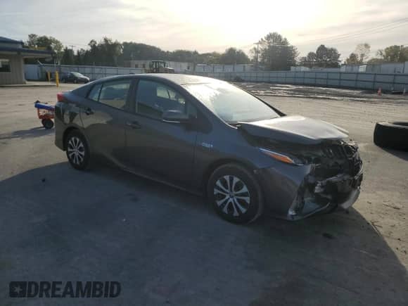 2022 Toyota Prius XLE with VIN JTDKAMFP3N3226296, listed as a Copart auction lot 84223445 with 28,580 mi miles and Salvage title. Bid and sale history available at DreamBid. Image 4.
