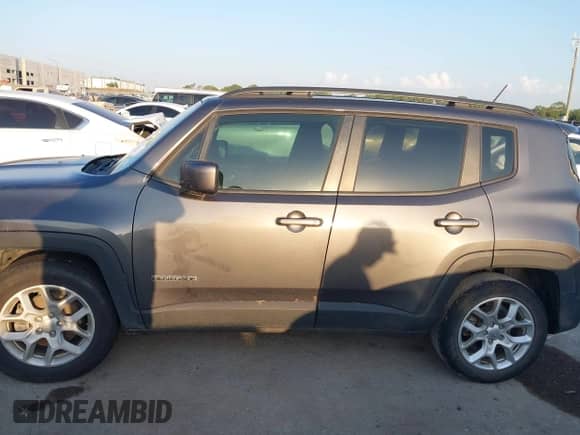 2017 Jeep Renegade Latitude с VIN ZACCJABB3HPG31328, выставлен на аукционе IAAI как лот 43000256 с пробегом 84 029 миль миль и . История ставок и продаж доступна на DreamBid. Изображение 14.