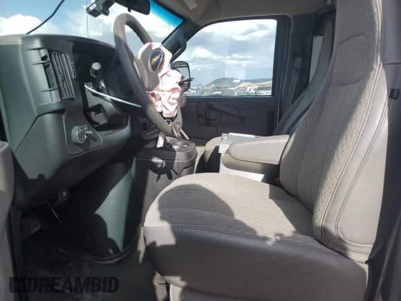 2022 Chevrolet Express Cargo с VIN 1GCWGAFP2N1291652, выставлен на аукционе Copart как лот 63129415 с пробегом 51 110 миль миль и Списание • Salvage title. История ставок и продаж доступна на DreamBid. Изображение 7.