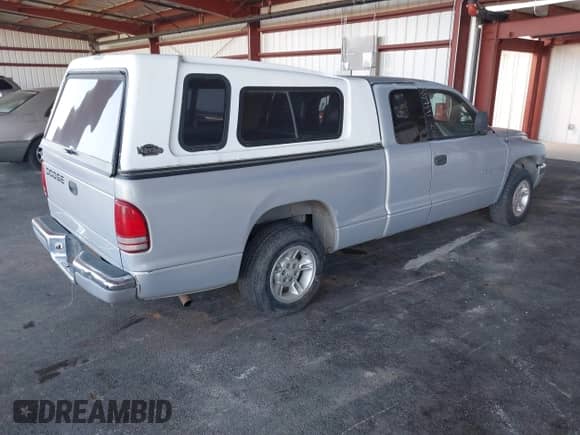 2000 Dodge Dakota with VIN 1B7GL22X6YS526029, listed as a IAAI auction lot 43597002 with 208,306 mi miles and . Bid and sale history available at DreamBid. Image 4.