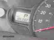 2014 Toyota Sienna LE z VIN 5TDJK3DC1ES082653, wystawiony jako IAAI lot #42594632 z przebiegiem 186 392 mil mil oraz . Historia ofert i sprzedaży dostępna na DreamBid. Obrazek 16.